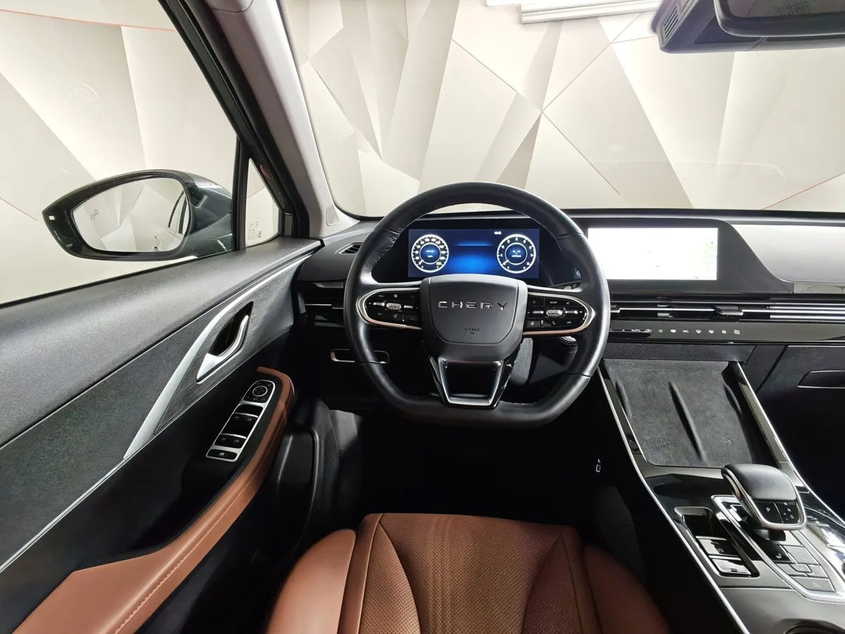 Omoda C5 1.6T DCT 4WD (150 л.с.) Supreme (двухцветный, красные элементы экстерьера) Серый в АВИЛОН. Слайд №18