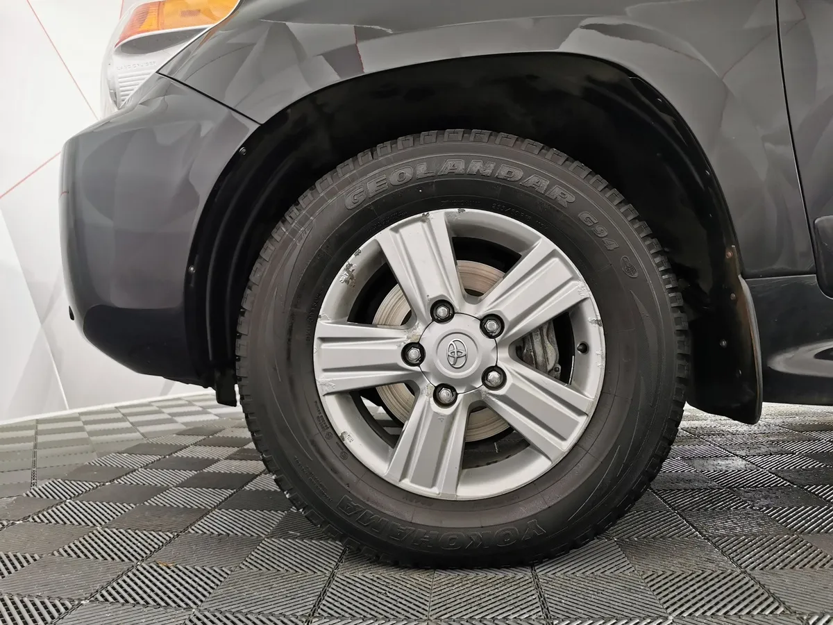 Toyota Land Cruiser 4.5 Twin-Turbo D AT 4WD (5 мест) (235 л.с.) Престиж Черный в АВИЛОН. Слайд №9