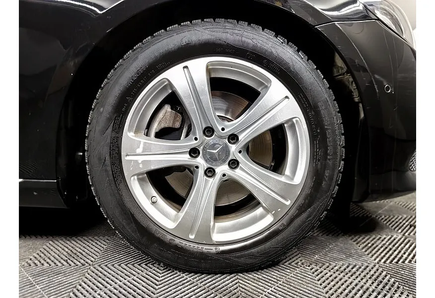 Mercedes-Benz E-Класс E 220 d 4MATIC 9G-TRONIC (194 л.с.) Черный в АВИЛОН. Слайд №9