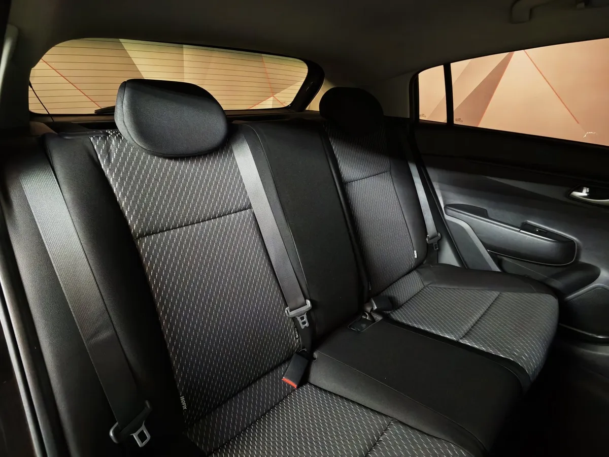 Kia Rio X-Line 1.6 MT (123 л.с.) Черный в АВИЛОН. Слайд №17