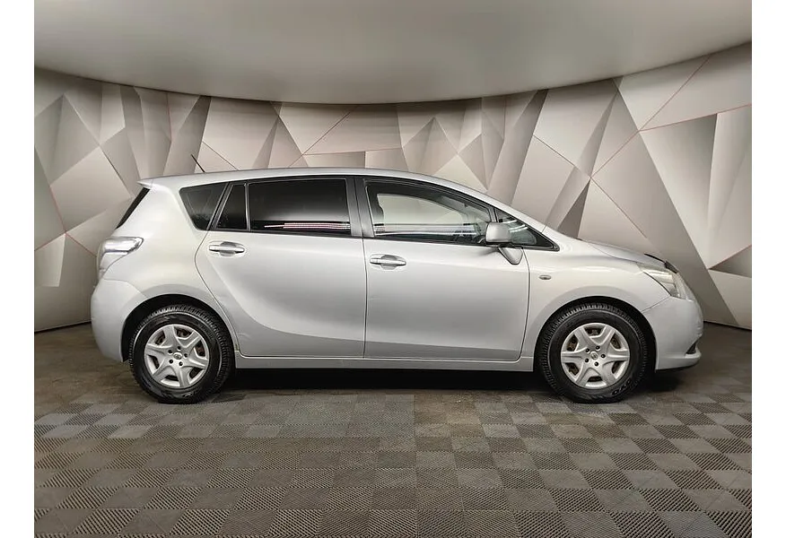 Toyota Verso 1.8 CVT (150 л.с.) Серебристый в АВИЛОН. Слайд №6