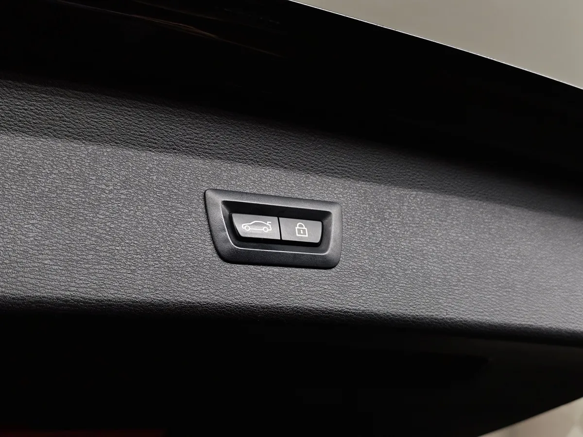 BMW X1 20i xDrive Steptronic AT (192 л.с.) M Sport Черный в АВИЛОН. Слайд №16