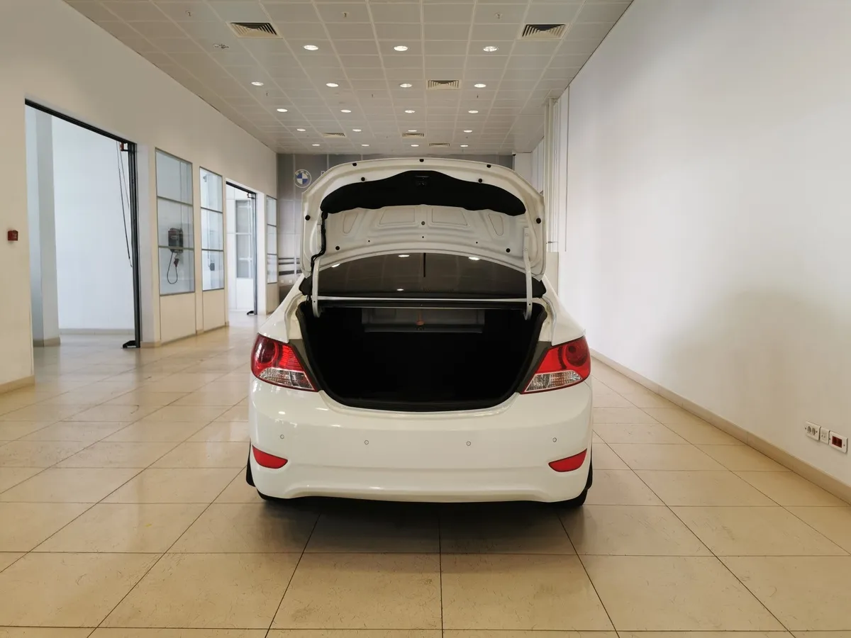 Hyundai Solaris 1.6 MT (123 л.с.) Comfort Белый в АВИЛОН. Слайд №11