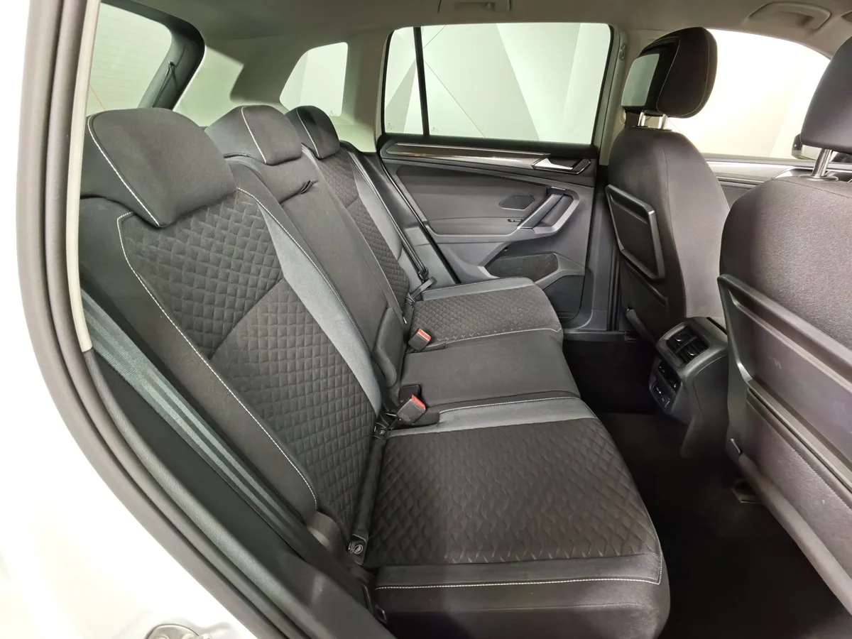 Volkswagen Tiguan 2.0 TSI 4Motion DSG (180 л.с.) OFFROAD Белый в АВИЛОН. Слайд №16