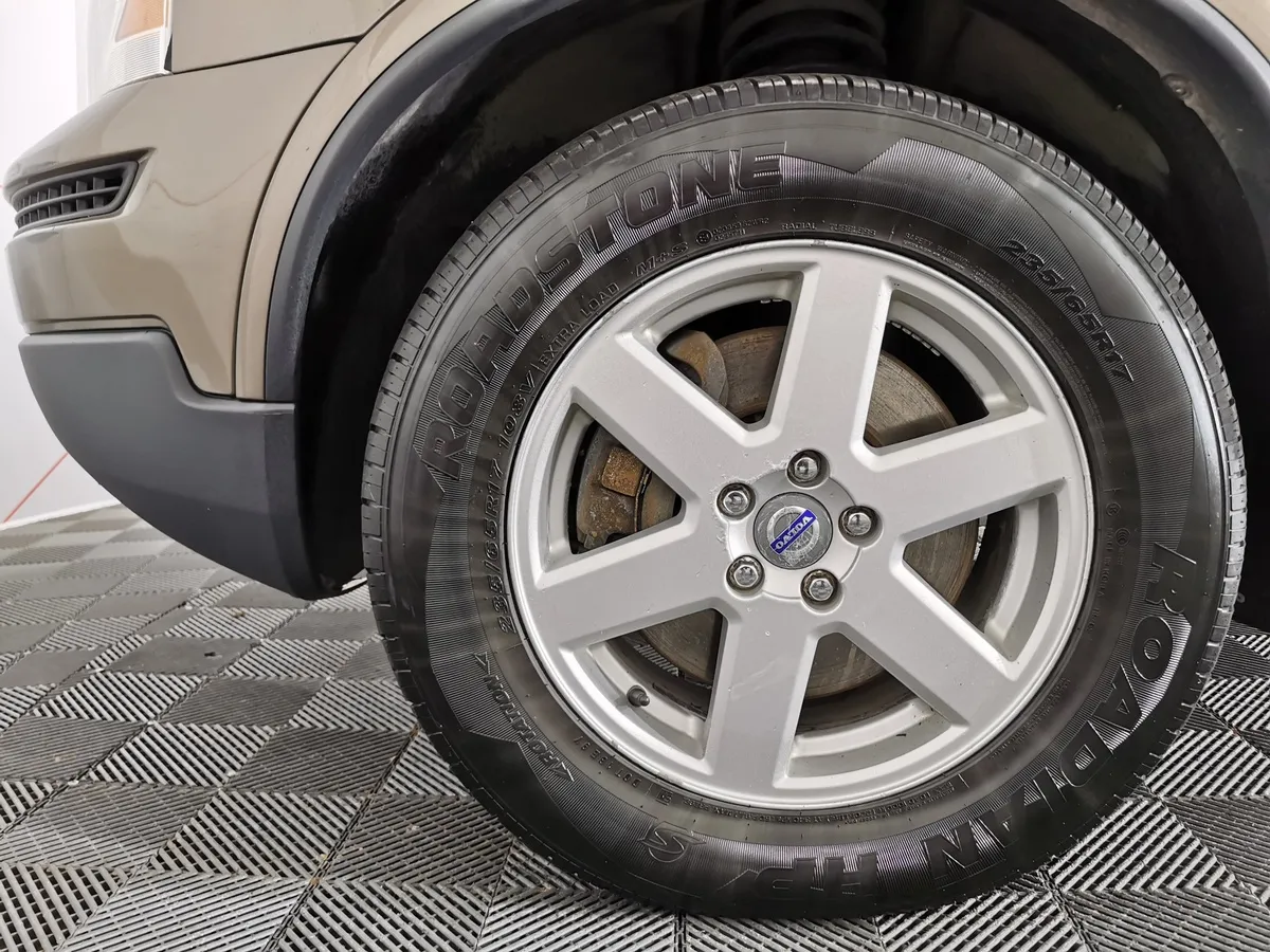 Volvo XC90 2.5 T5 Geartronic AWD (5 мест) (210 л.с.) Коричневый в АВИЛОН. Слайд №9