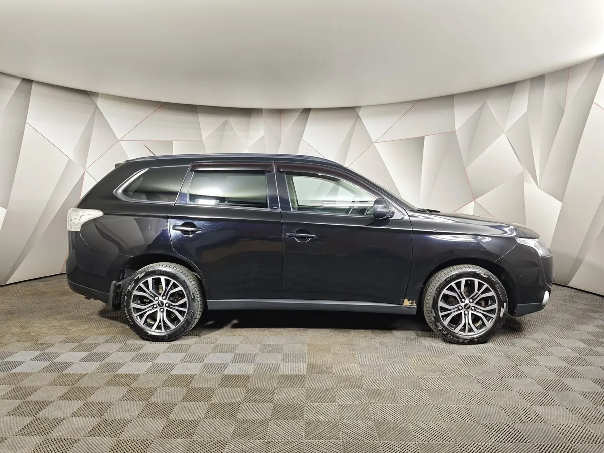 Mitsubishi Outlander 2.4 CVT 4WD (167 л.с.) Черный в АВИЛОН. Слайд №6