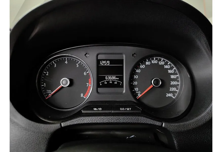 Volkswagen Polo 1.6 MPI AT (110 л.с.) Drive Белый в АВИЛОН. Слайд №17