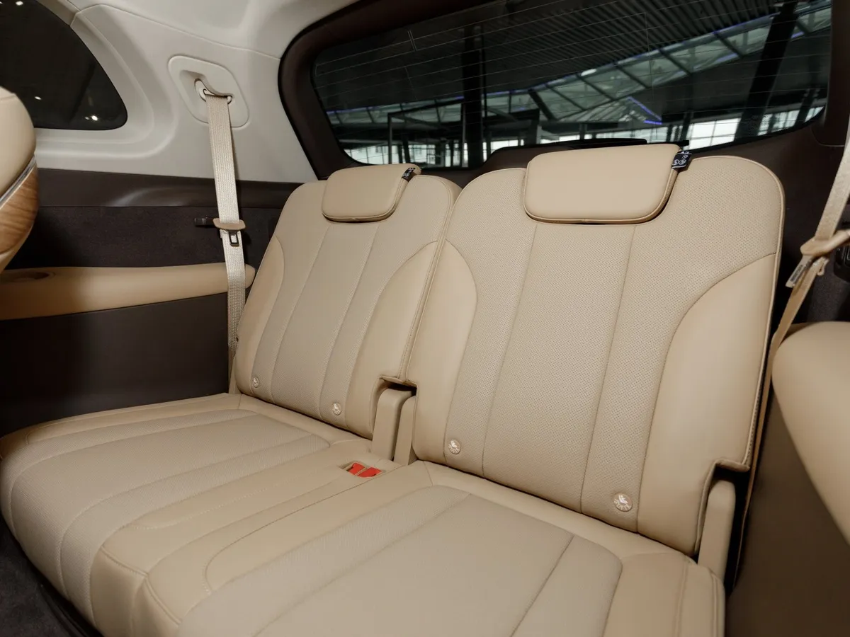 Seres M7 1.5 AT AWD (439 л.с.) Premium Черный в АВИЛОН. Слайд №12