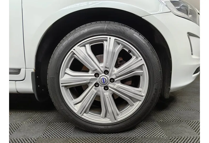 АВИЛОН - Volvo XC60 2.4 D5 Geartronic AWD (215 л.с.) Белый - slide 17
