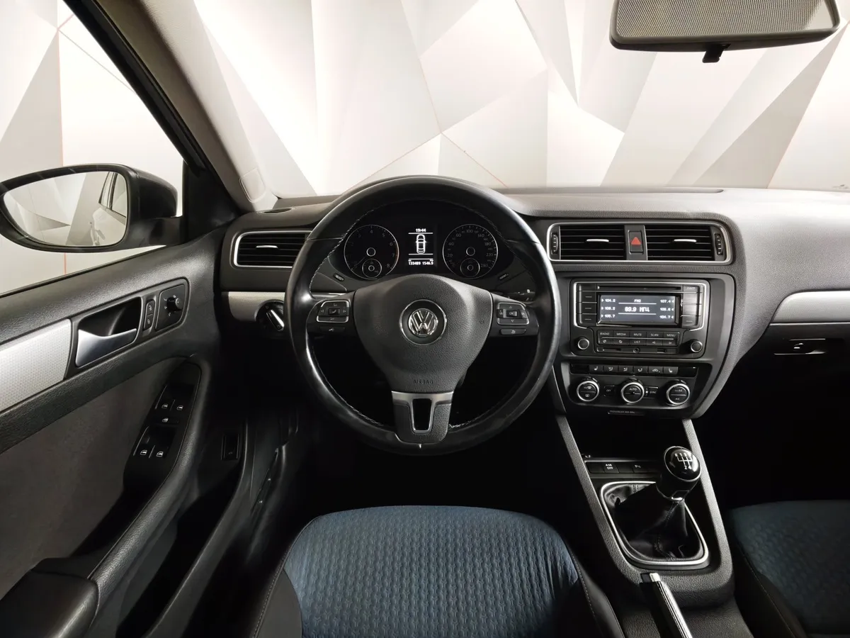 Volkswagen Jetta 1.6 MPI MT (90 л.с.) Trendline Белый в АВИЛОН. Слайд №19
