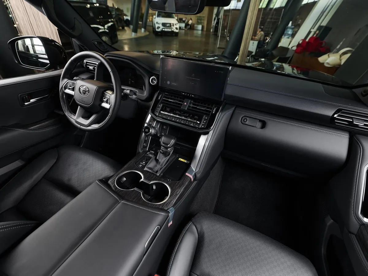 Toyota Land Cruiser 3.5 V6 AT 4WD (415 л.с.) Премиум Черный в АВИЛОН. Слайд №8