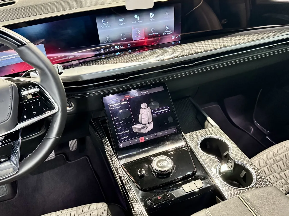 Cadillac Escalade V 6.2 AT 4WD (690 л.с.) V-series Черный в АВИЛОН. Слайд №11