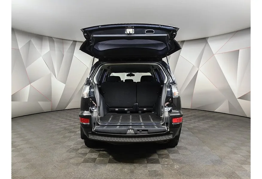 Mitsubishi Outlander 2.0 CVT 2WD (147 л.с.) Черный в АВИЛОН. Слайд №10