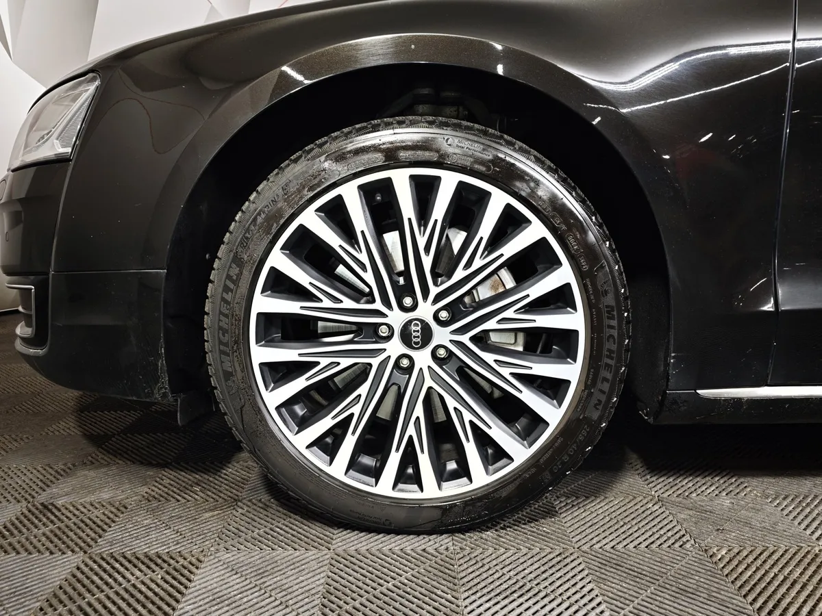 Audi A8 3.0 TFSI L tiptronic quattro (310 л.с.) Черный в АВИЛОН. Слайд №8
