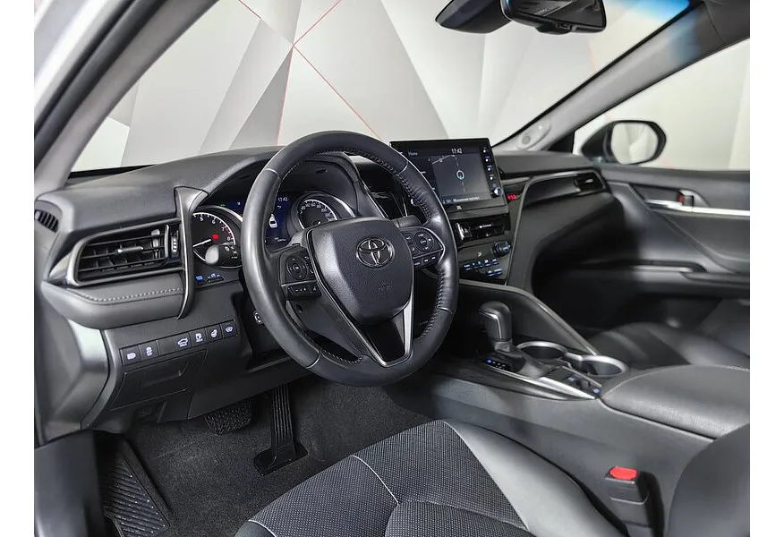 Toyota Camry 2.5 AT (200 л.с.) Белый в АВИЛОН. Слайд №19