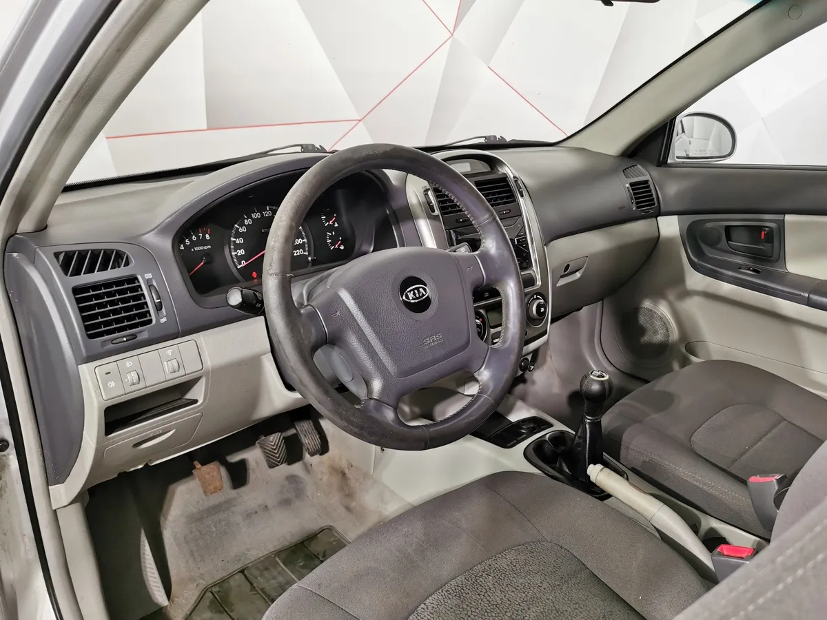 Kia Cerato 1.6 MT (105 л.с.) Серебристый в АВИЛОН. Слайд №17
