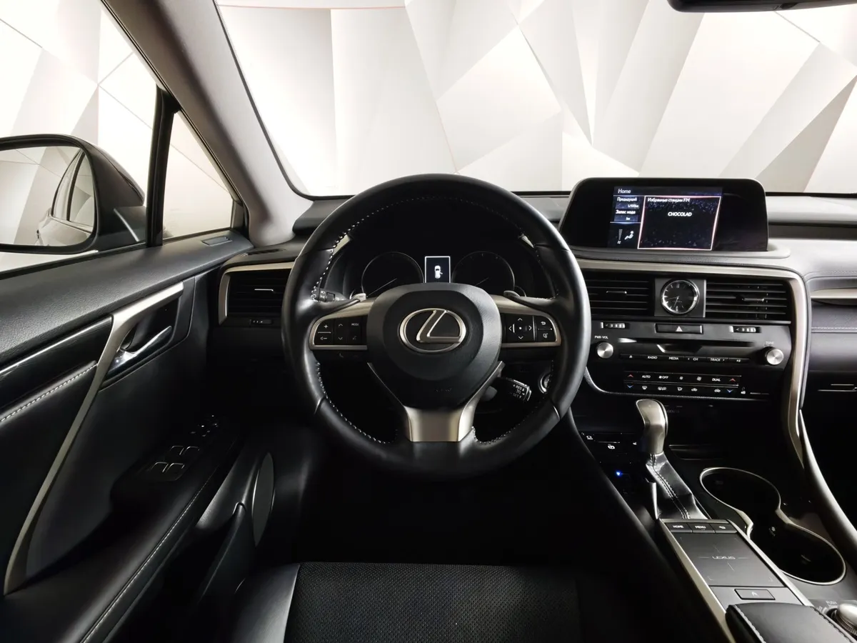 Lexus RX 2.0 AT AWD (238 л.с.) Executive Черный в АВИЛОН. Слайд №19