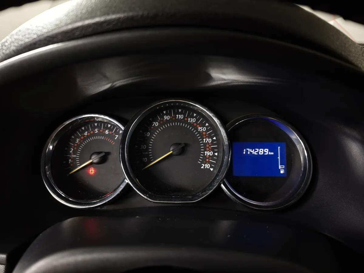 Renault Sandero 1.6 MT (102 л.с.) Privilege Бежевый в АВИЛОН. Слайд №17