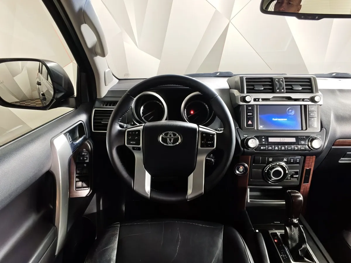 Toyota Land Cruiser Prado 4.0 AT 4WD (282 л.с.) Черный в АВИЛОН. Слайд №20