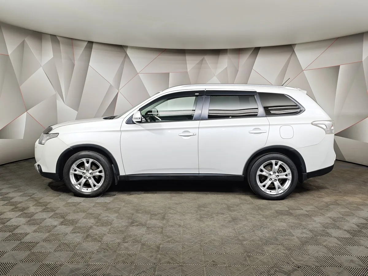Mitsubishi Outlander 2.0 CVT 4WD (146 л.с.) Белый в АВИЛОН. Слайд №5