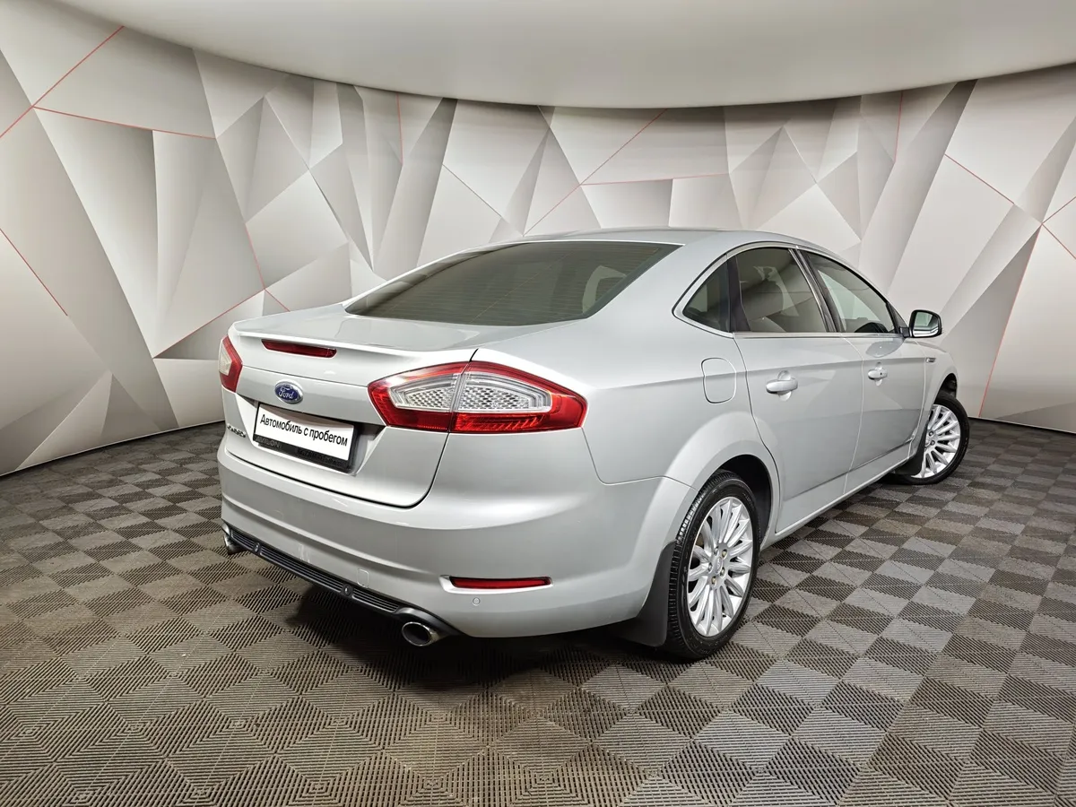 Ford Mondeo 2.0 EcoBoost PowerShift (200 л.с.) Titanium Серебристый в АВИЛОН. Слайд №2
