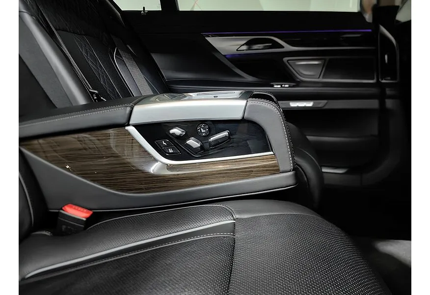 BMW 7 серия 740Ld xDrive AT (320 л.с.) Pure Excellence Черный в АВИЛОН. Слайд №14
