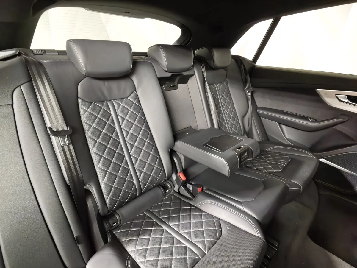 Audi Q8 55 TFSI Tiptronic quattro (340 л.с.) Серый в АВИЛОН. Слайд №16