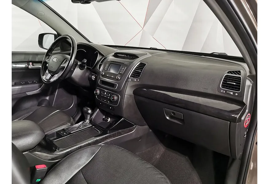 Kia Sorento 2.4 AT 4WD (175 л.с.) Premium Бежевый в АВИЛОН. Слайд №12
