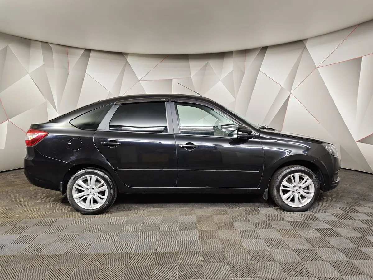 ВАЗ (Lada) Granta 1.6 MT 8кл (87 л.с.) Черный в АВИЛОН. Слайд №6