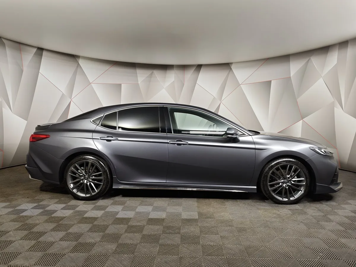 Toyota Camry 2.0h CVT (197 л.с.) Sport Plus Серый в АВИЛОН. Слайд №6