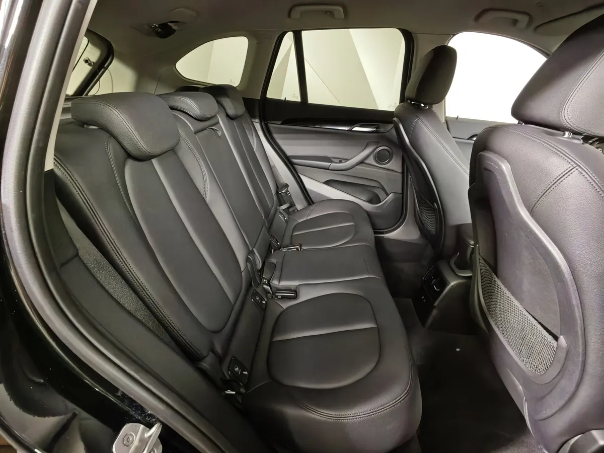 BMW X1 20i xDrive Steptronic AT (192 л.с.) Черный в АВИЛОН. Слайд №14