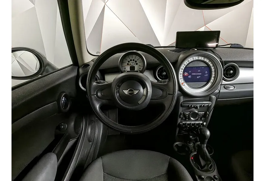 MINI Clubman 1.6 AT (120 л.с.) Белый в АВИЛОН. Слайд №15