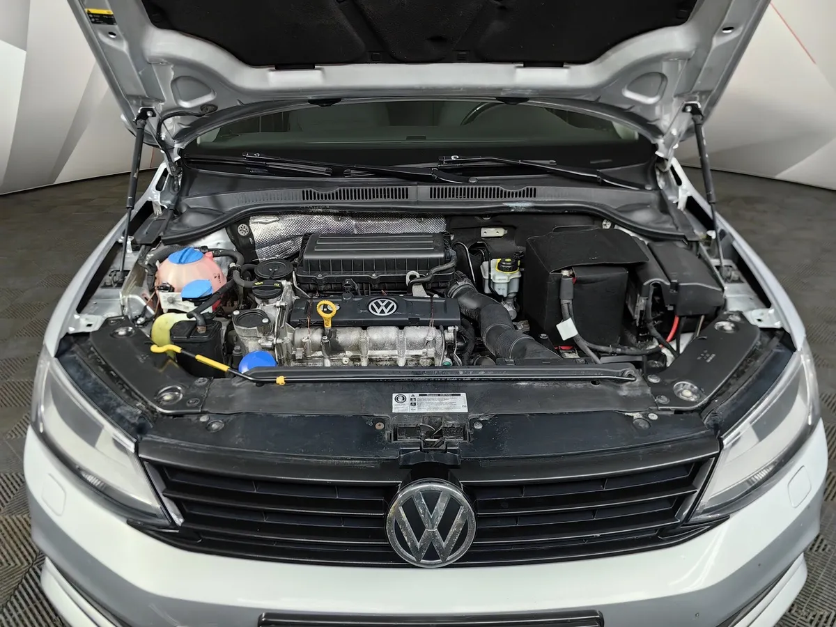 Volkswagen Jetta 1.6 MPI AT (105 л.с.) Trendline Серебристый в АВИЛОН. Слайд №10
