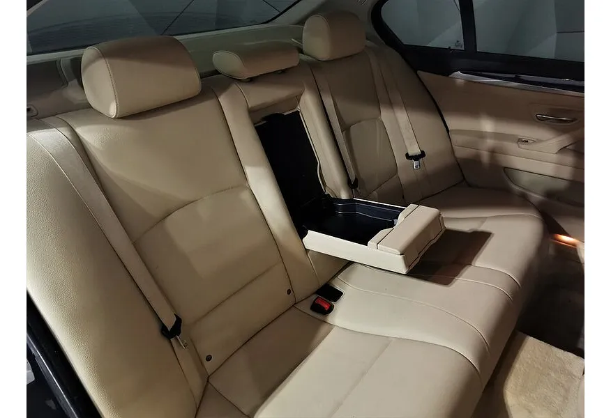 BMW 5 серия 520i AT (184 л.с.) Черный в АВИЛОН. Слайд №14