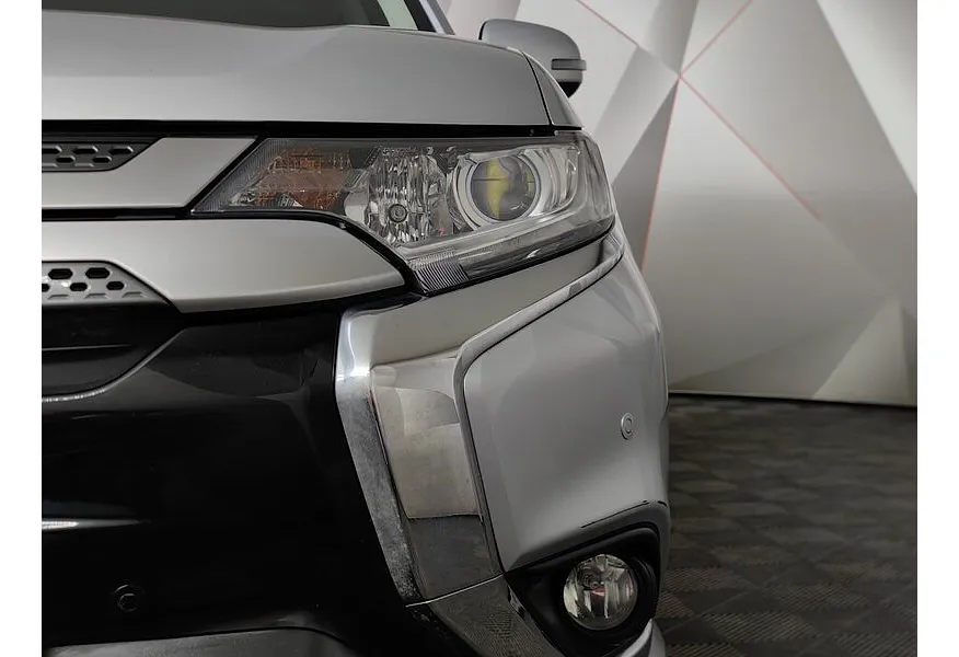 Mitsubishi Outlander 2.0 CVT 4WD (146 л.с.) Серебристый в АВИЛОН. Слайд №10