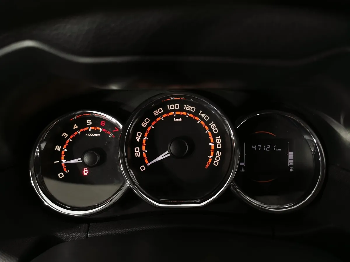ВАЗ (Lada) Largus 1.6 MT 8 кл (5 мест) (87 л.с.) Белый в АВИЛОН. Слайд №15
