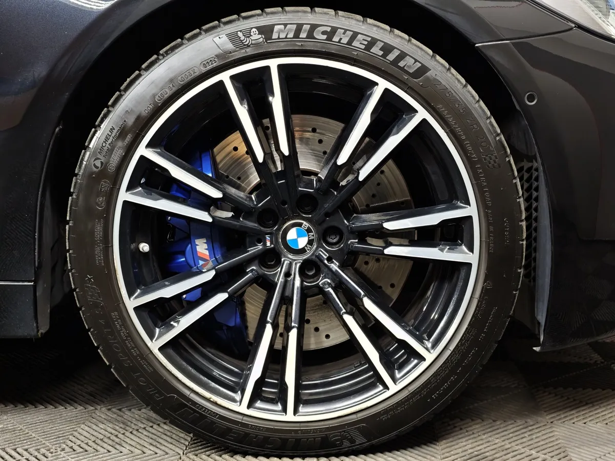 BMW M5 4.4 Steptronic xDrive (625 л.с.) SE Черный в АВИЛОН. Слайд №7