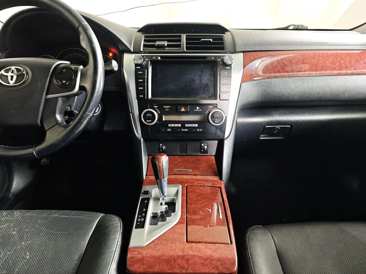 Toyota Camry 2.5 AT (181 л.с.) Стандарт Черный в АВИЛОН. Слайд №14