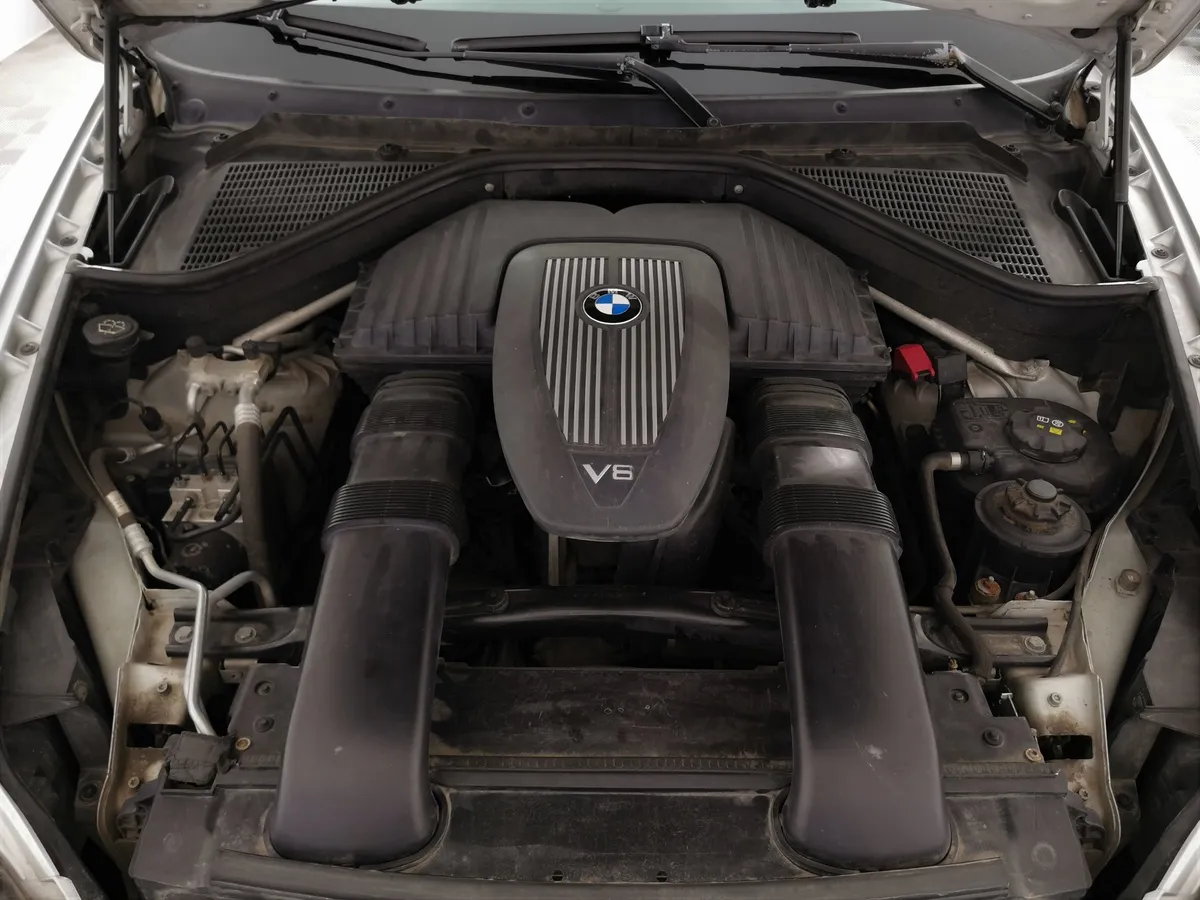 BMW X5 xDrive48i AT (355 л.с.) Серебристый в АВИЛОН. Слайд №10