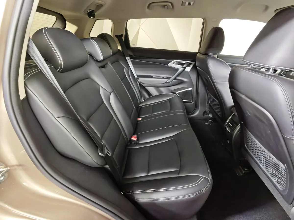 Geely Atlas 1.8 AT (184 л.с.) Luxe LED Бежевый в АВИЛОН. Слайд №15