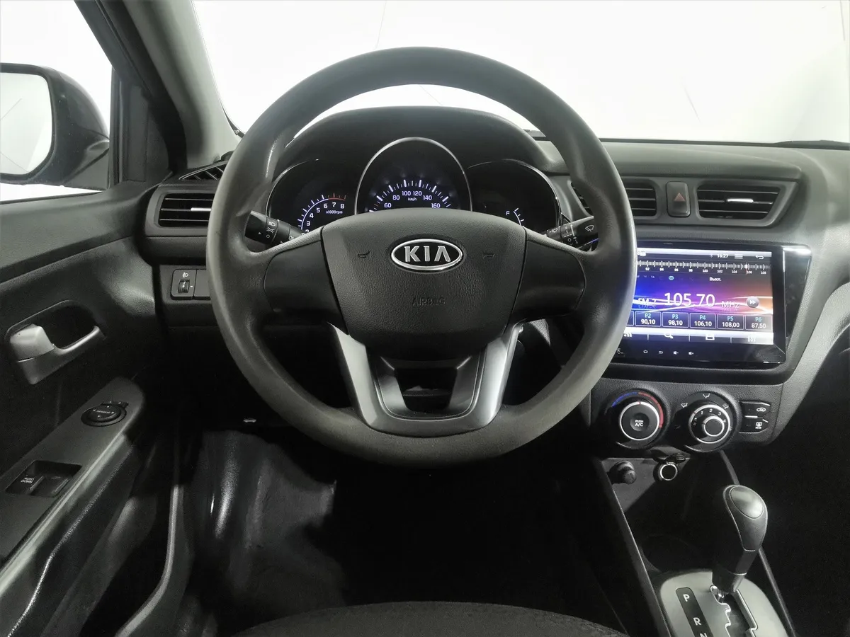Kia Rio 1.4 AT (107 л.с.) Серый в АВИЛОН. Слайд №19
