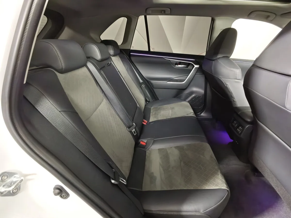 Toyota RAV4 2.0i CVT AWD (171 л.с.) Fashion Plus Белый в АВИЛОН. Слайд №14