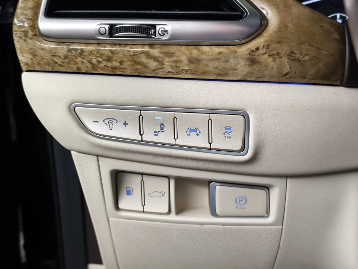 Genesis G90 5.0 L GDI AT AWD (413 л.с.) Черный в АВИЛОН. Слайд №27