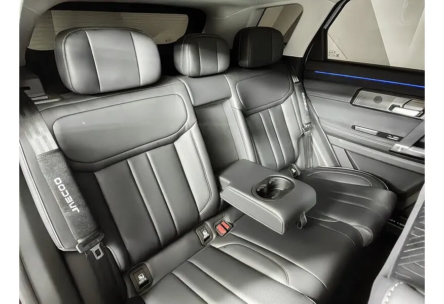 Jaecoo J7 1.6T 7DCT 4WD (186 л.с.) Active Серебристый в АВИЛОН. Слайд №17