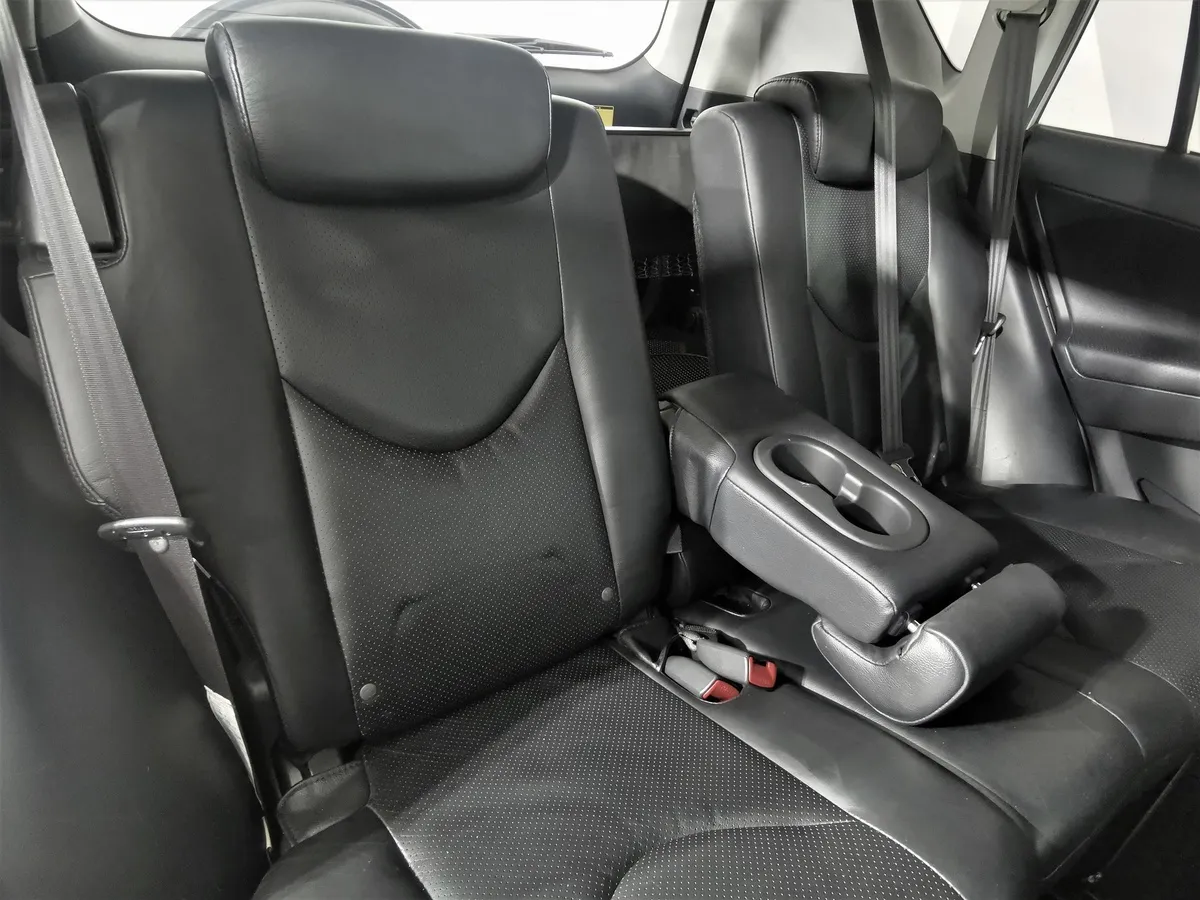 Toyota RAV4 2.0 AT AWD (152 л.с.) Серебристый в АВИЛОН. Слайд №16