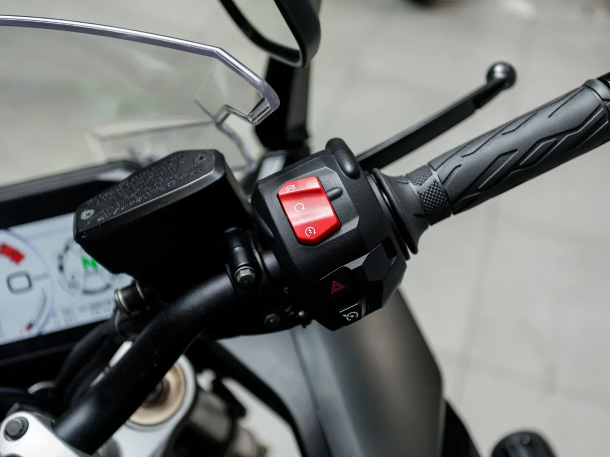Suzuki GSX-S1000 999 см³ (152 л.с.) (150) 999 Черный в АВИЛОН. Слайд №6