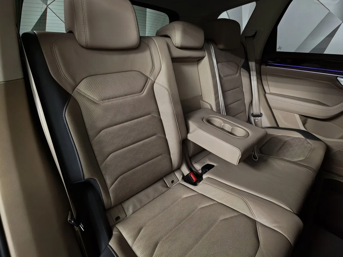 Volkswagen Touareg 3.0 V6 TDI Tiptronic 4Motion (249 л.с.) Exclusive Белый в АВИЛОН. Слайд №17