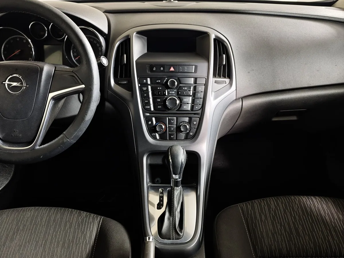 Opel Astra 1.4 Turbo AT (140 л.с.) Бежевый в АВИЛОН. Слайд №12