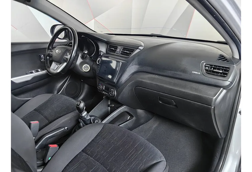 Kia Rio 1.6 MT (123 л.с.) Comfort Серебристый в АВИЛОН. Слайд №12