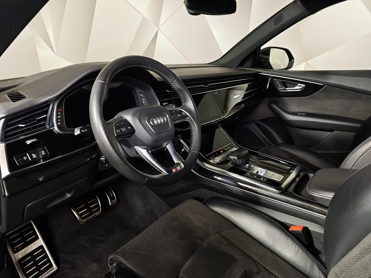 Audi Q8 55 TFSI Tiptronic quattro (340 л.с.) Серый в АВИЛОН. Слайд №19